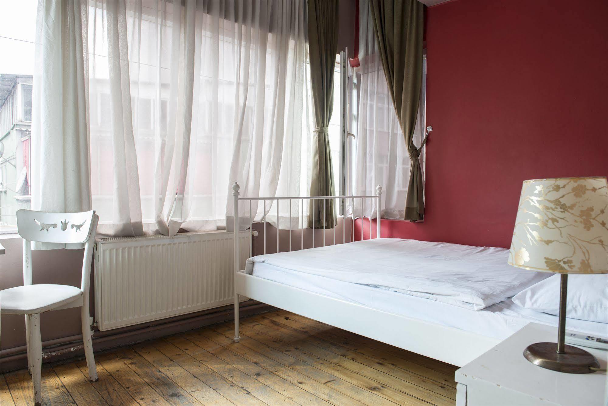 Cheers Midtown Hostel Istanbul Ngoại thất bức ảnh