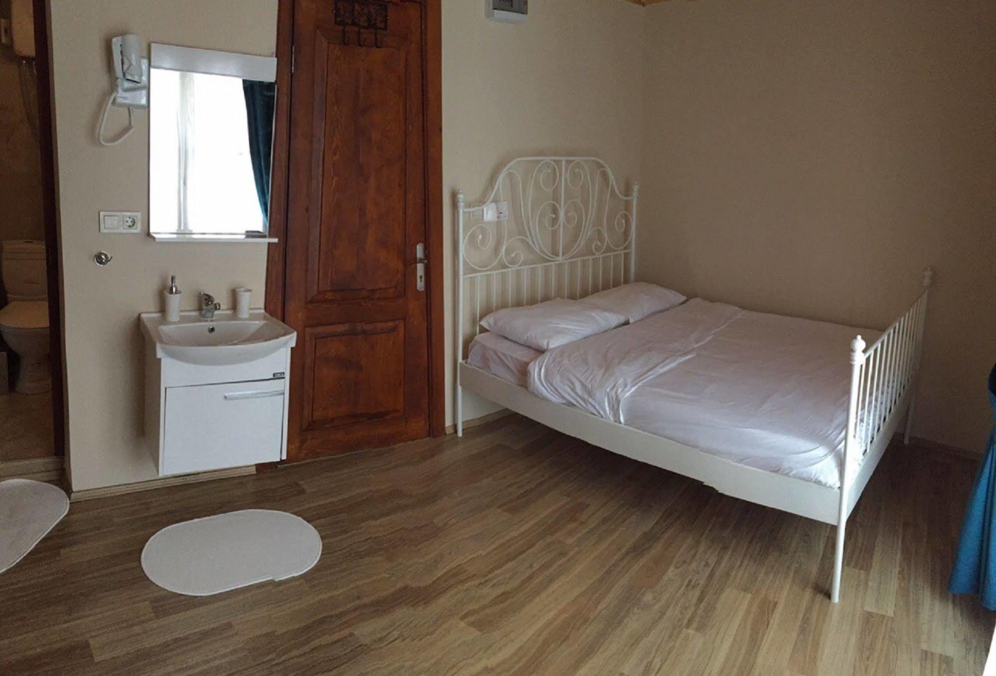 Cheers Midtown Hostel Istanbul Ngoại thất bức ảnh