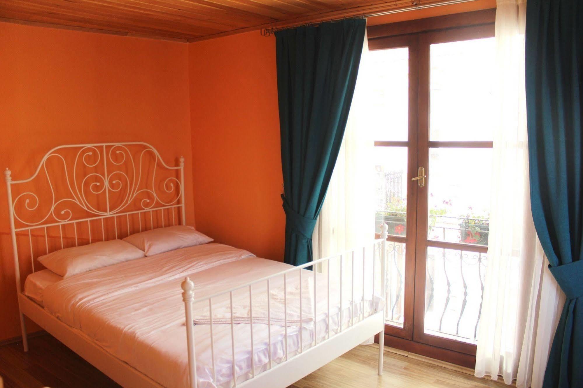 Cheers Midtown Hostel Istanbul Ngoại thất bức ảnh