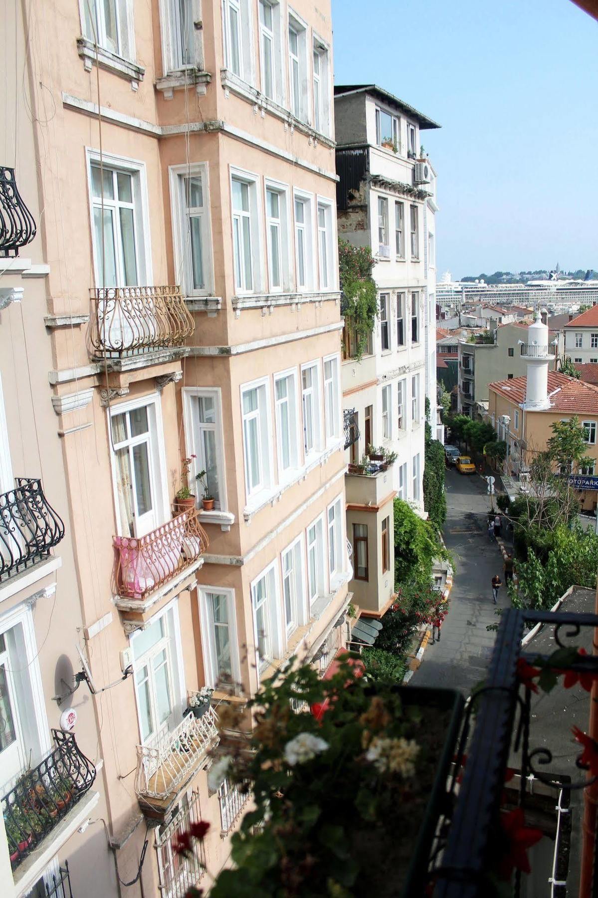 Cheers Midtown Hostel Istanbul Ngoại thất bức ảnh